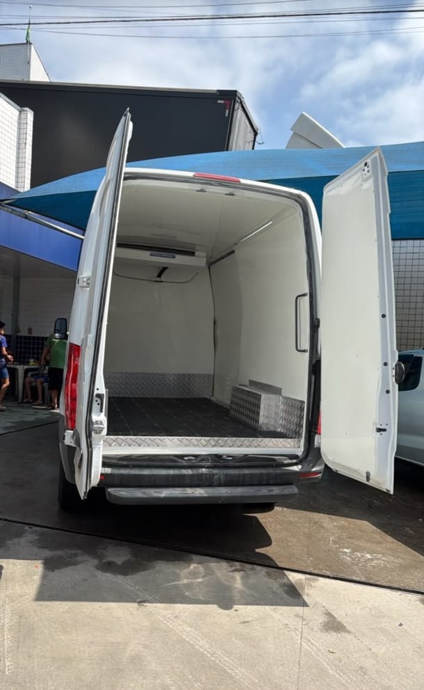 Reforma de baú frigorífico em Fiorino para o verão - Classe A Refrigeração