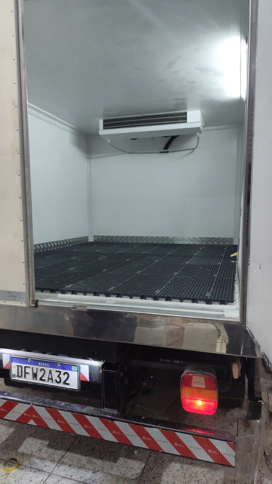 Baú frigorífico com isolamento térmico pronto para o verão - Classe A Refrigeração